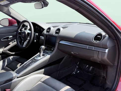 Used 2019 Porsche 718 Cayman RWD image 34