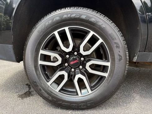 Used 2021 GMC Yukon AT4 w/ Rear Media and Nav Package AWD/4WD image 17