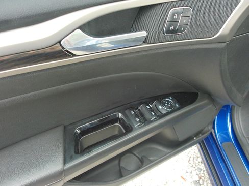 Used 2013 Ford Fusion SE FWD image 12