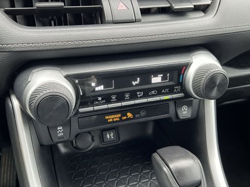 Used 2019 Toyota RAV4 LE w/ All Weather Liner Package AWD/4WD image 22