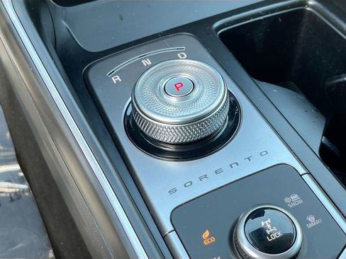 Certified 2025 Kia Sorento EX w/ EX Panoramic Sunroof Package image 16