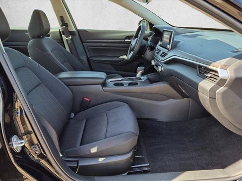 Used 2025 Nissan Altima 2.5 SV FWD image 19