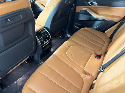 Used 2022 BMW X5 sDrive40i w/ Premium Package image 11