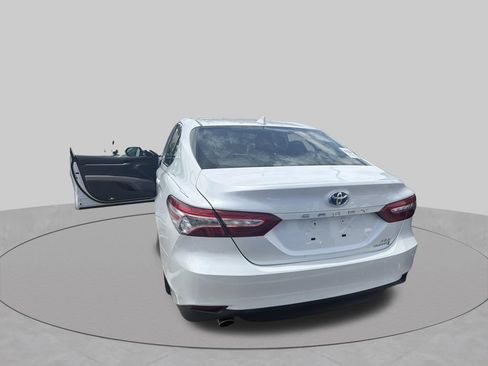 Used 2020 Toyota Camry XLE FWD image 6