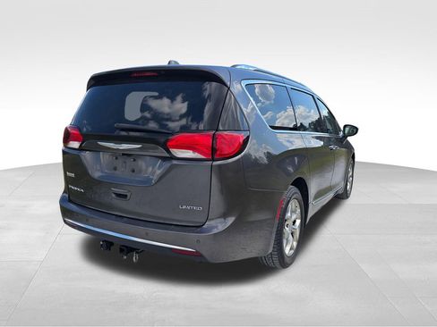 Used 2017 Chrysler Pacifica Limited image 15