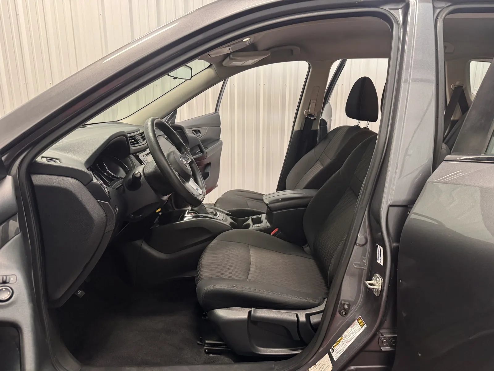 Used 2020 Nissan Rogue S FWD image 32