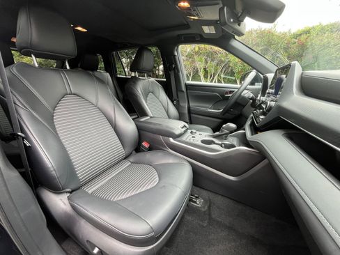 Used 2025 Toyota Highlander XSE AWD/4WD image 39
