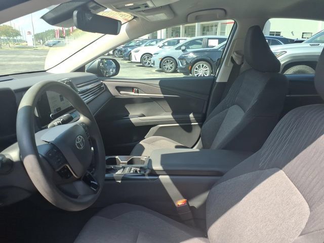 Used 2025 Toyota Camry LE w/ Convenience Package FWD image 5