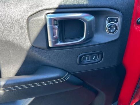 Used 2024 Jeep Wrangler Unlimited Sahara AWD/4WD image 15