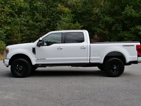 Used 2022 Ford F250 Lariat w/ Tremor Off-Road Package image 32