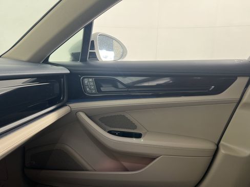 Certified 2025 Porsche Panamera image 14