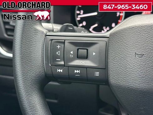 Used 2025 Nissan Rogue S AWD/4WD image 17