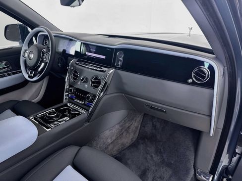 Certified 2026 Rolls-Royce Cullinan AWD/4WD image 9
