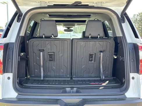 Used 2023 GMC Acadia SLT w/ Technology Package image 33