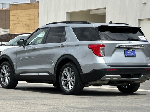 Certified 2022 Ford Explorer XLT w/ Equipment Group 202A RWD image 5