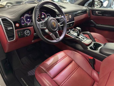 Used 2022 Porsche Cayenne Platinum Edition w/ Premium Package Plus AWD/4WD image 32