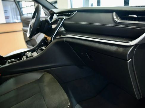 Used 2023 Jeep Grand Cherokee Altitude image 27