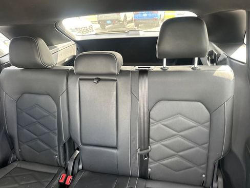 Used 2025 Volkswagen Atlas Cross Sport SE FWD image 44
