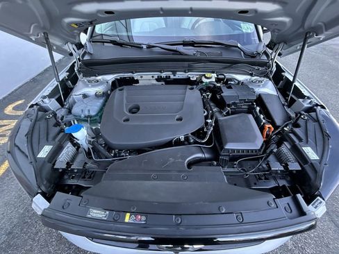 Certified 2025 Volvo XC40 B5 Ultra w/ Protection Package Premier image 10