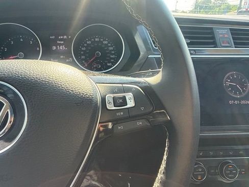 Used 2021 Volkswagen Tiguan SE w/ Panoramic Sunroof Package AWD/4WD image 18
