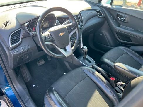 Used 2019 Chevrolet Trax LT w/ Sun & Sound Package image 13