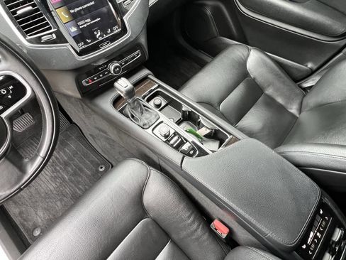 Used 2017 Volvo XC90 T6 Momentum w/ Vision Package image 21