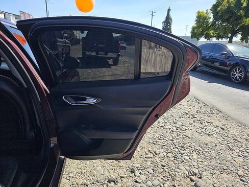Used 2017 Alfa Romeo Giulia image 35
