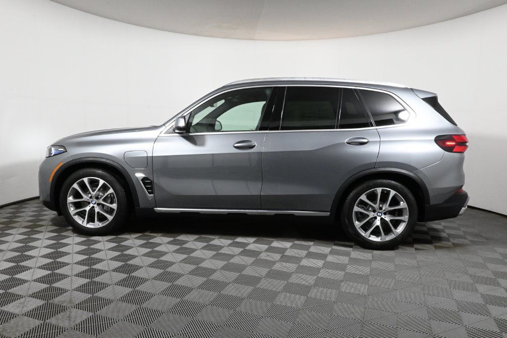 Used 2026 BMW X5 xDrive50e w/ Premium Package AWD/4WD image 2