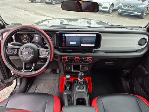 Used 2024 Jeep Wrangler Sport AWD/4WD image 19