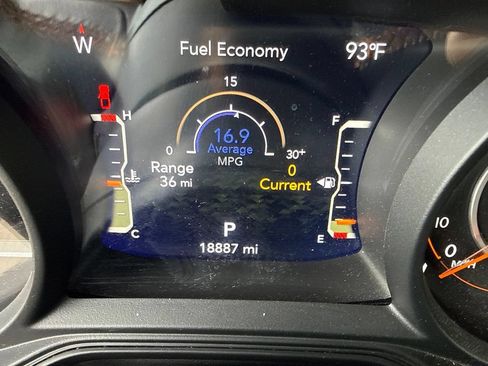 Used 2024 Jeep Gladiator Mojave AWD/4WD image 7