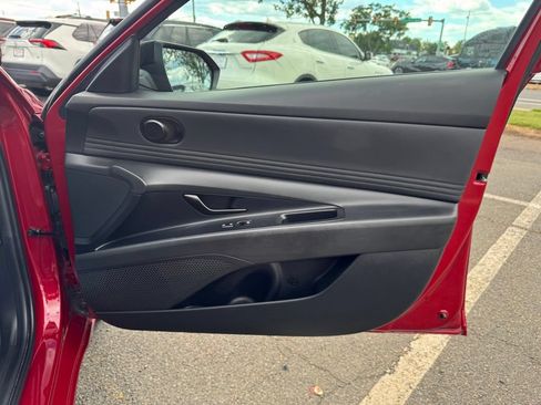Used 2025 Hyundai Elantra Sport FWD image 17