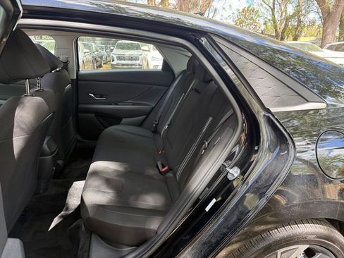 Used 2025 Hyundai Elantra SEL image 36