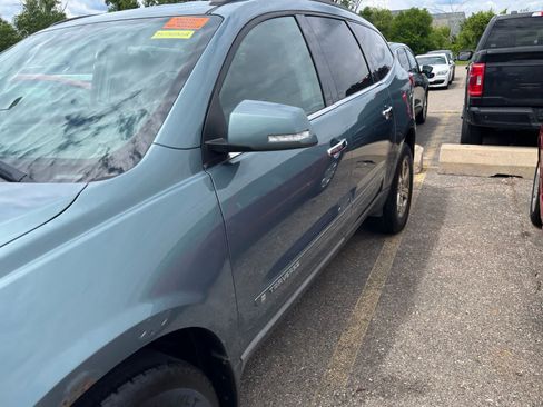 Used 2009 Chevrolet Traverse LT FWD image 7