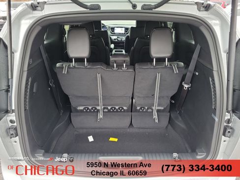 New 2026 Chrysler Pacifica Select FWD image 7