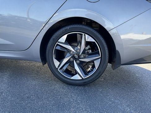Used 2022 Hyundai Elantra Limited image 31