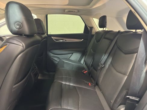 Used 2017 Cadillac XT5 Luxury image 28