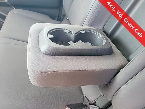 Used 2022 Nissan Frontier SV image 40