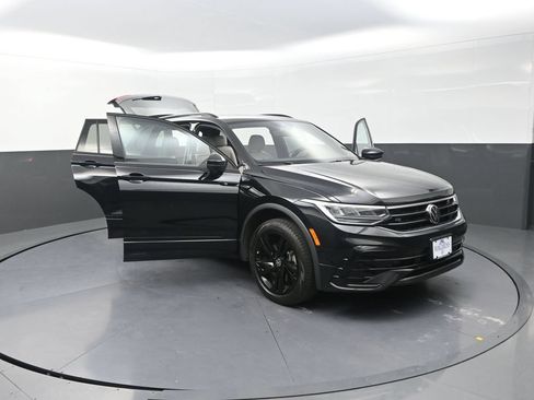 Used 2024 Volkswagen Tiguan SE R-Line AWD/4WD image 29
