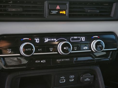 Used 2023 Honda Pilot LX image 24