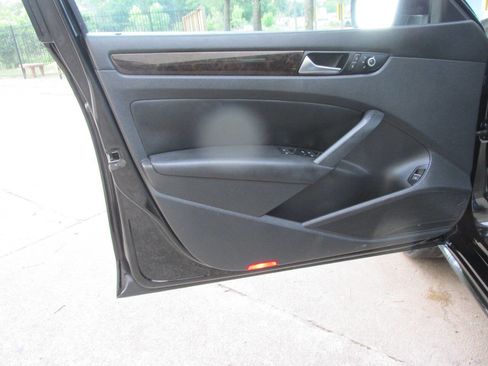 Used 2014 Volkswagen Passat TDI SEL Premium FWD image 12