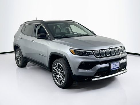 Used 2022 Jeep Compass Limited w/ Elite Group AWD/4WD image 3
