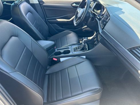Used 2023 Volkswagen Jetta SE w/ Panoramic Sunroof Package FWD image 18