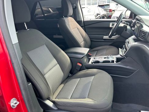 Used 2024 Ford Explorer XLT AWD/4WD image 26