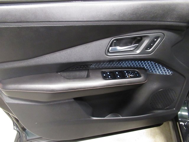 Used 2023 Nissan Ariya FWD image 20