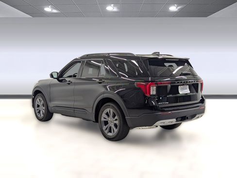 New 2026 Ford Explorer Active w/ Active Comfort Package image 2