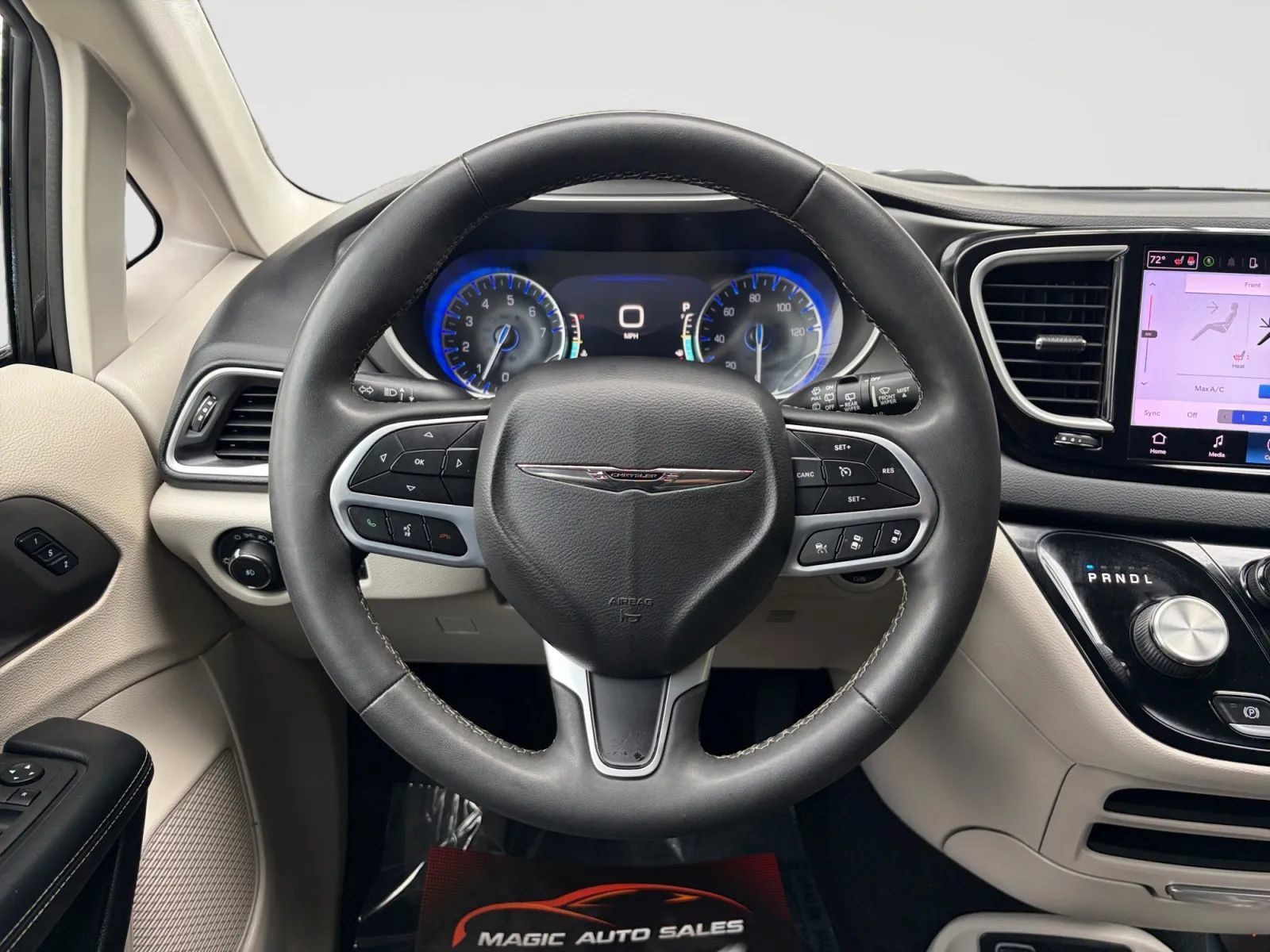 Used 2023 Chrysler Pacifica Touring-L FWD image 30