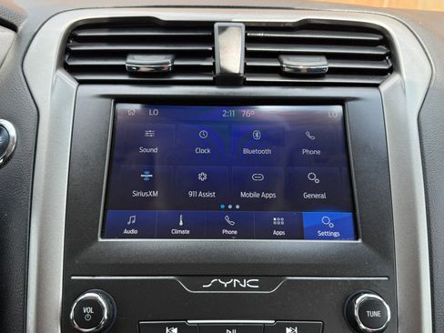 Used 2020 Ford Fusion SE FWD image 33