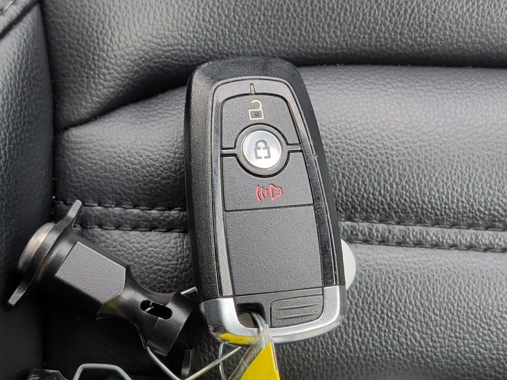 Used 2024 Ford Edge SEL AWD/4WD image 39