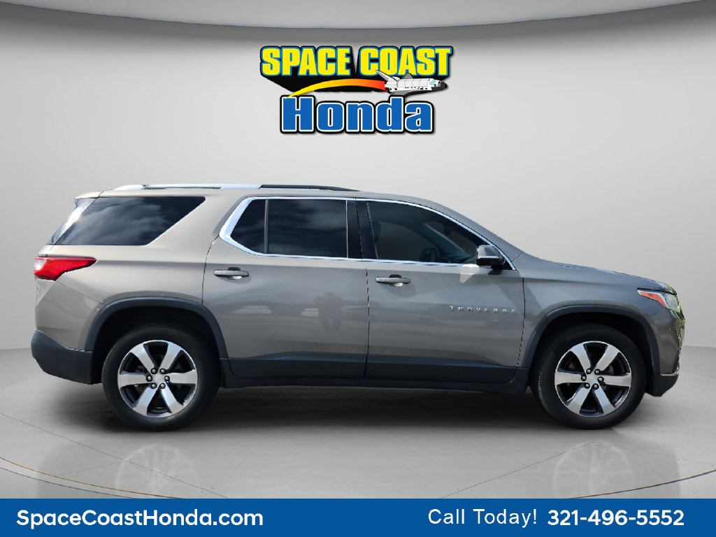 Used 2018 Chevrolet Traverse LT FWD image 2