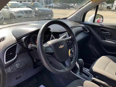 Used 2018 Chevrolet Trax LS image 15